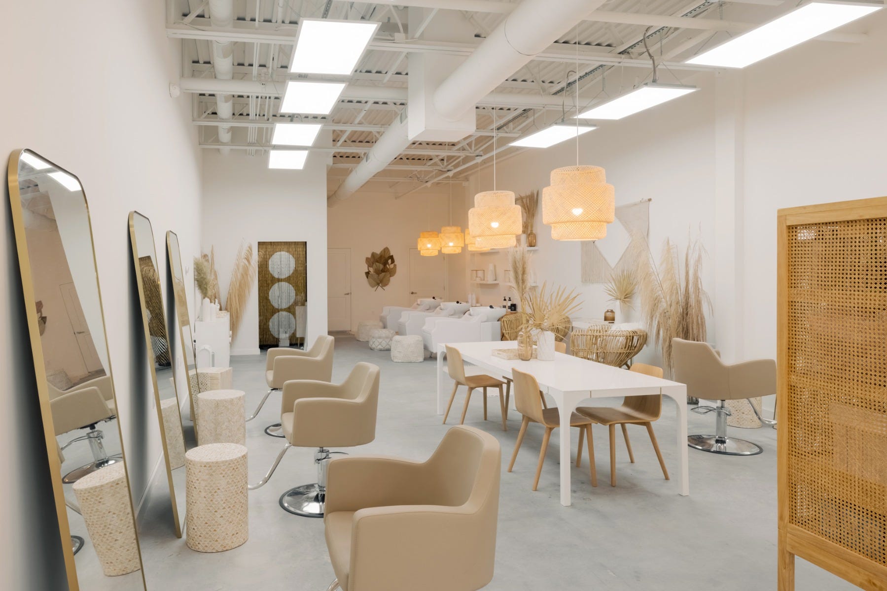 Rhylee Grey Salon